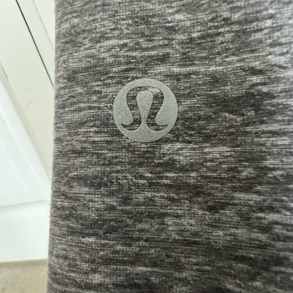 Lululemon - Picture 3 of 3